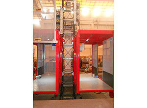 Single / Double Car 2700kg Industrial Elevators with Mast Hot-dip Galvanized